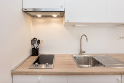 Studio (0 Bedroom) | Private kitchen | Fridge, oven, stovetop, electric kettle