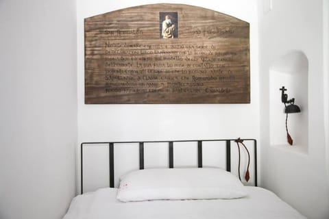 In-room safe, desk, bed sheets