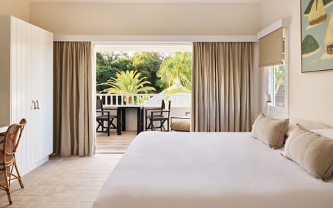 Tropical Room | Premium bedding, individually decorated, individually furnished