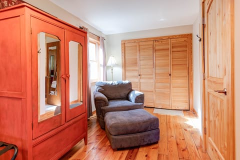 Reading and relaxing nook on lower level. Grab a good book!