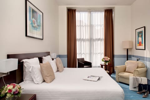 Apartment (Suite) | Premium bedding, minibar, in-room safe, desk
