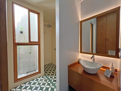 Master Bedroom, 1 Queen Bed | Bathroom | Shower, rainfall showerhead, hair dryer, towels