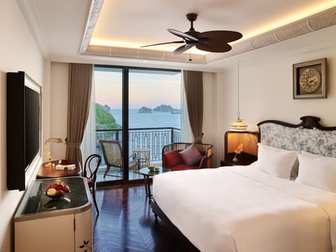 Classic Room, 1 King Bed, Sea View | Minibar, in-room safe, desk, laptop workspace