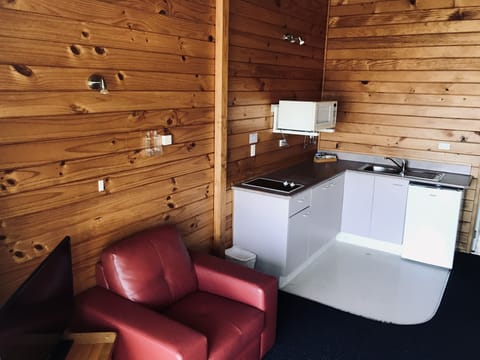 Comfort Double Room Single Use, 1 Bedroom, Garden View, Garden Area | Living room | 32-inch TV with digital channels