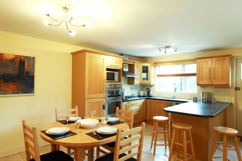 Standard House, 2 Bedrooms | Private kitchen | Fridge, microwave, oven, stovetop