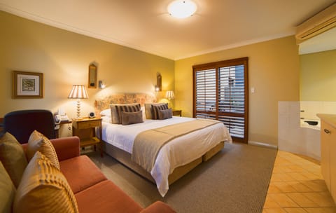 Colonnade King Spa Room | Premium bedding, pillowtop beds, minibar, in-room safe