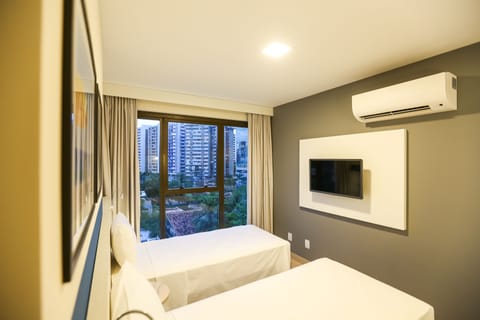 Standard Twin Room | Minibar, blackout drapes, free WiFi, bed sheets