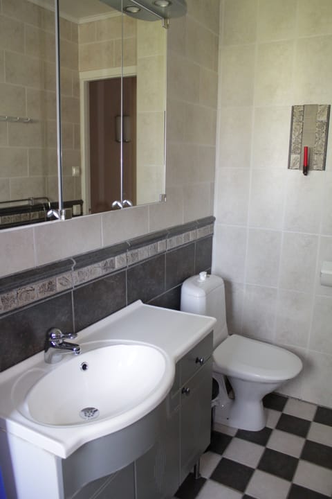 Cottage, Lake View | Bathroom | Shower, towels