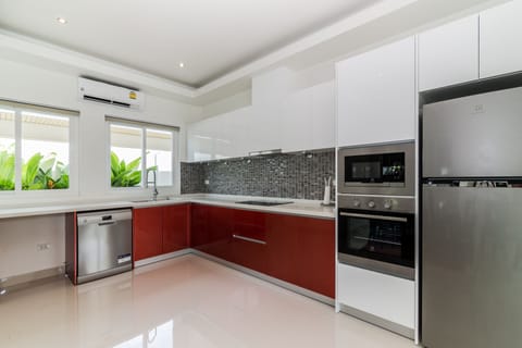 Superior Villa, 3 Bedrooms, Non Smoking, Kitchen | Private kitchen | Full-size fridge, microwave, oven, dishwasher