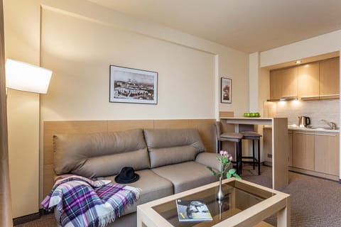 Comfort Apartment | Living room | Flat-screen TV