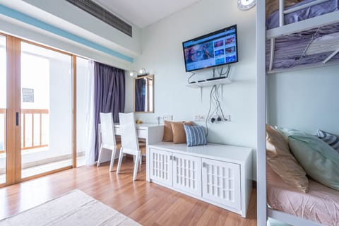 Family Studio Suite (22-106) | In-room safe, blackout drapes, iron/ironing board, free WiFi