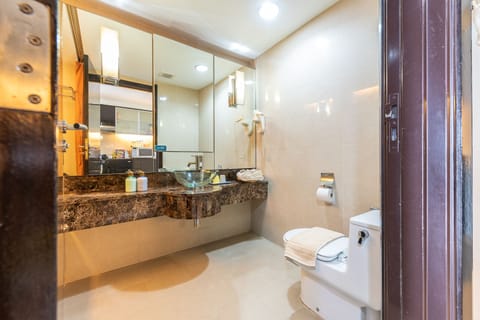 Deluxe Studio Suite (22-105) | Bathroom | Shower, hair dryer, slippers, bidet