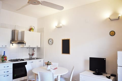 Apartment, 1 Bedroom | In-room dining