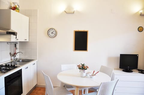 Apartment, 1 Bedroom | In-room dining