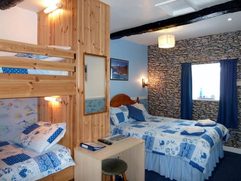 Suite (Blue Lagoon) | Free WiFi, bed sheets