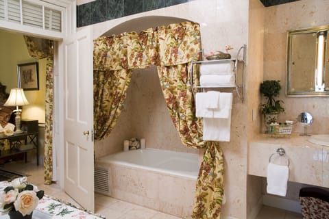 Combined shower/tub, jetted tub, designer toiletries, hair dryer