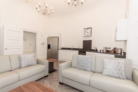 Luxury Apartment, Private Bathroom, City View (Buckingham) | Lounge