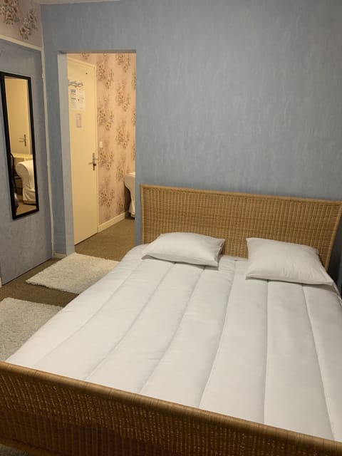 Double Room | Soundproofing, free WiFi, bed sheets