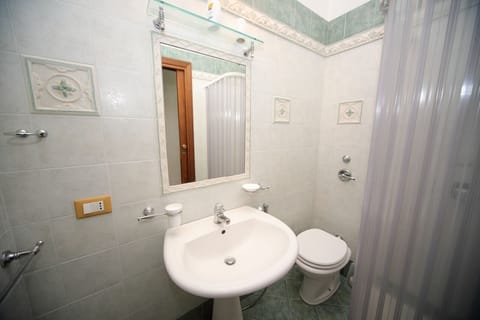 Apartment, 2 Bedrooms | Bathroom | Shower, free toiletries, hair dryer