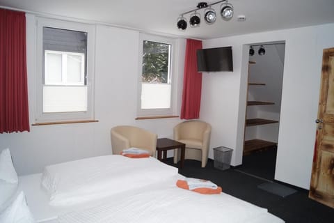 Basic Double Room | Individually furnished, free WiFi