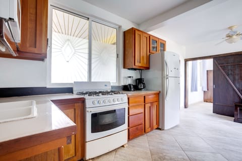 Classic Apartment | Private kitchen | Fridge, microwave, coffee/tea maker, toaster