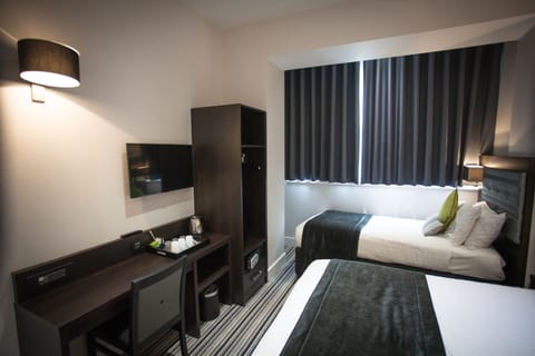 Standard Triple Room | Egyptian cotton sheets, down comforters, pillowtop beds, in-room safe