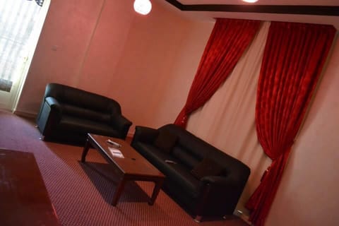 Deluxe Suite | Living room | LED TV