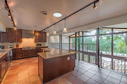 Large well equipped kitchen