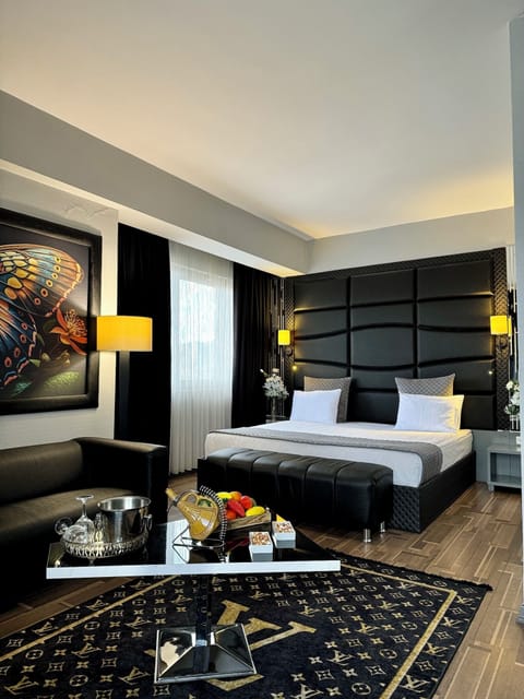 Standard Double Room | In-room safe, desk, blackout drapes, soundproofing