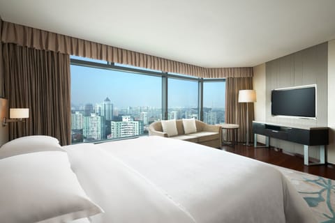 Club Suite, 1 Bedroom | Hypo-allergenic bedding, down comforters, minibar, in-room safe