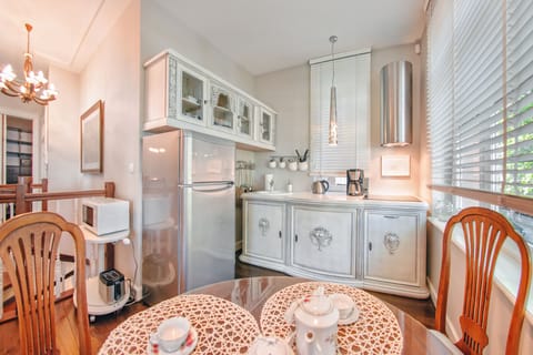 Apartment (12/1) | Private kitchenette | Fridge, microwave, stovetop, dishwasher