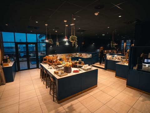 Daily buffet breakfast (EUR 19.5 per person)