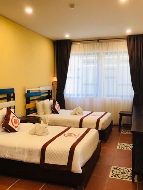 Deluxe Double Room, 1 King Bed, Resort View | Minibar, in-room safe, individually decorated, individually furnished