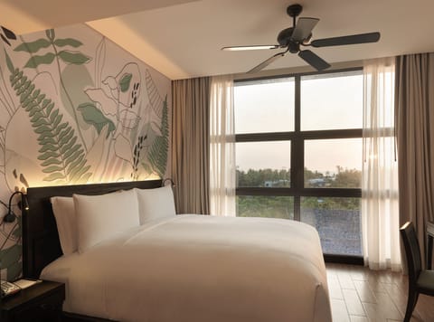 One Bedroom Sunset Suite | Premium bedding, minibar, in-room safe, individually furnished