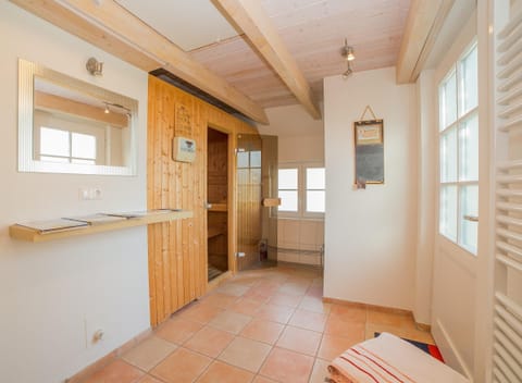 Sauna area at Hues in Lee