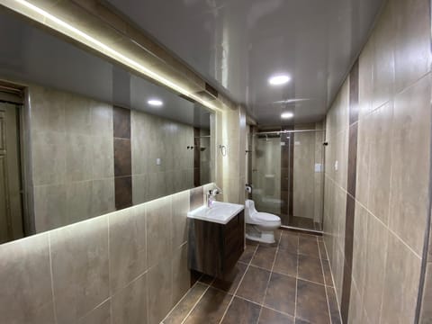 Deluxe Triple Room | Bathroom | Shower, rainfall showerhead, towels, soap