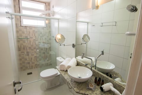 Classic Room | Bathroom | Shower, bathrobes, bidet, towels