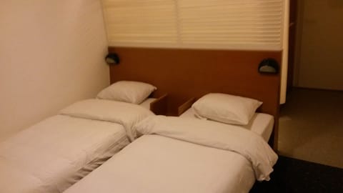 Standard Twin Room | Desk, blackout drapes, soundproofing, free WiFi