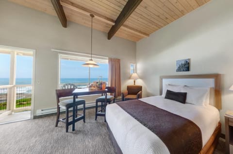 Room, 1 King Bed, Fireplace, Oceanfront | Desk, free WiFi, bed sheets