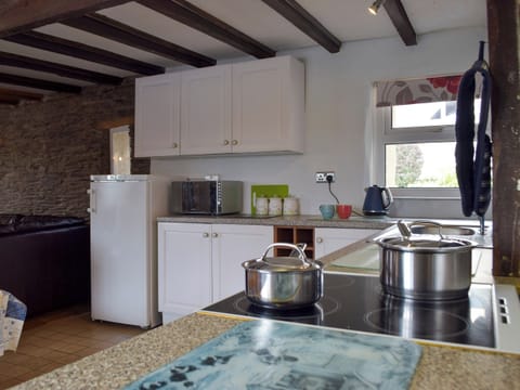 Kitchen | The Carthouse - Morlogws Farm Holiday Cottages, Capel Iwan, near Newcastle Emlyn