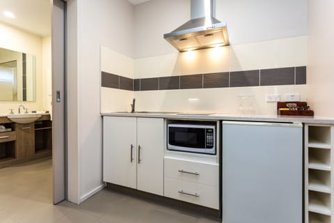 Studio Apartment (Accessible Unit) | Private kitchen | Fridge, microwave, electric kettle, toaster