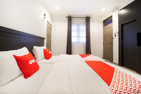 Deluxe Twin Room | Desk, free WiFi, bed sheets