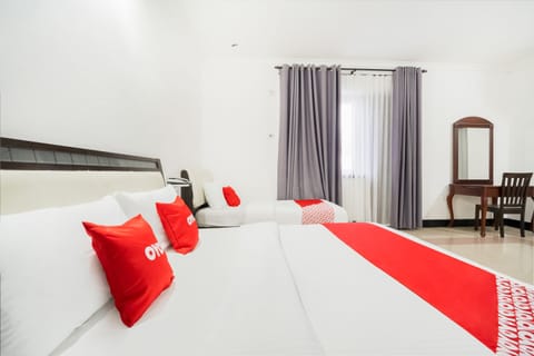 Superior Suite | Desk, free WiFi, bed sheets