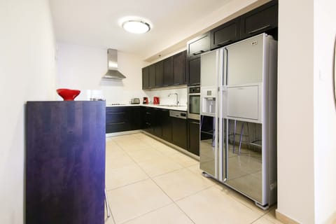 Luxury Apartment | Private kitchen | Full-size fridge, microwave, oven, stovetop