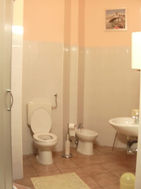 Quadruple Room, Shared Bathroom | Bathroom | Shower, rainfall showerhead, free toiletries, hair dryer