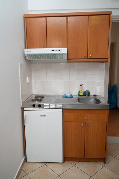 Economy Quadruple Room | Private kitchen | Mini-fridge, highchair