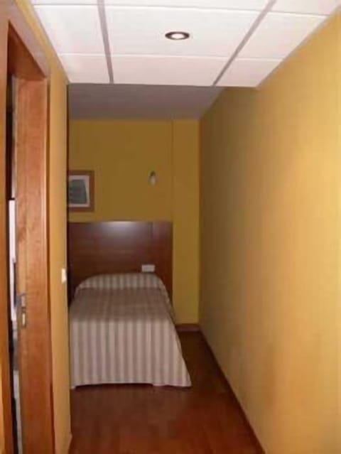 Standard Twin Room, Ensuite | Desk, free WiFi