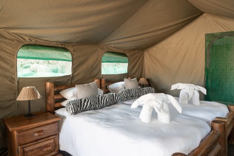 Luxury Tent | In-room safe, bed sheets