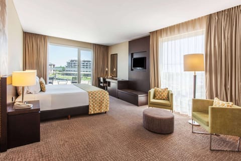 Suite | Premium bedding, down comforters, pillowtop beds, minibar