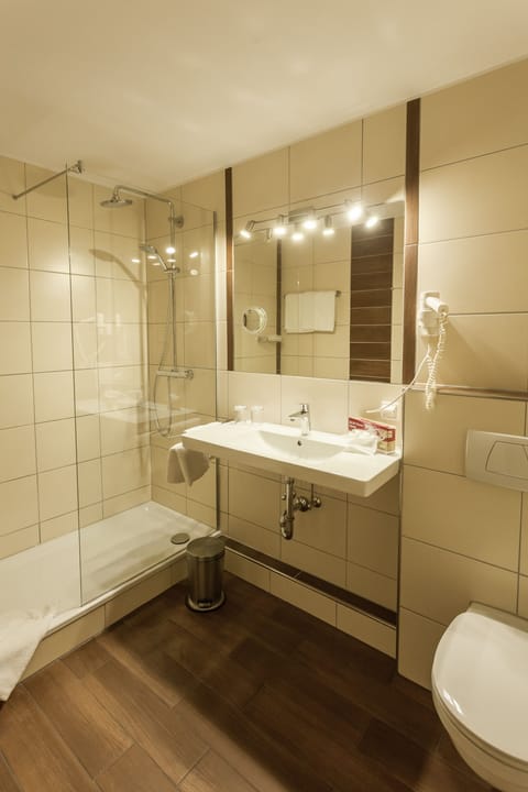 Comfort Double Room | Bathroom | Towels